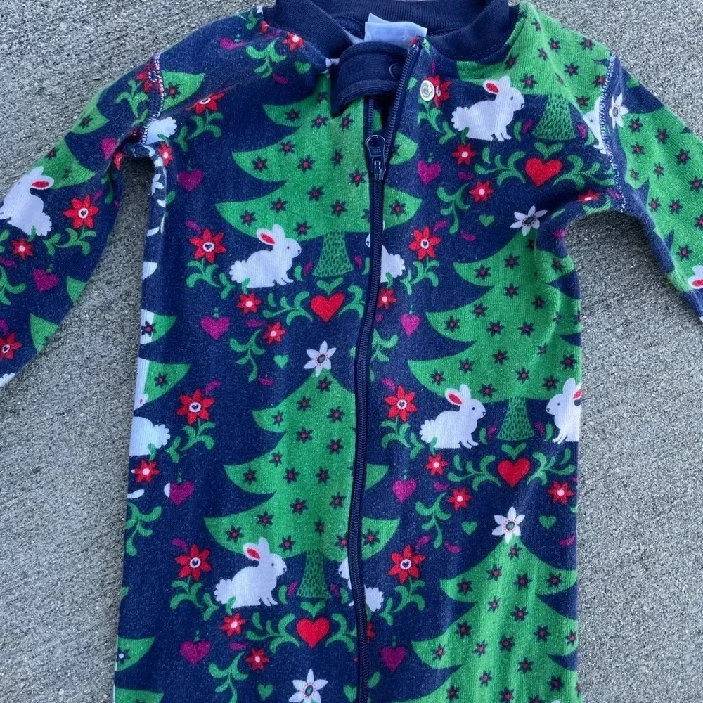 EUC Hanna Andersson zip up pajama 2T one piece comfy Christmas Trees Bunnies - Picture 2 of 4